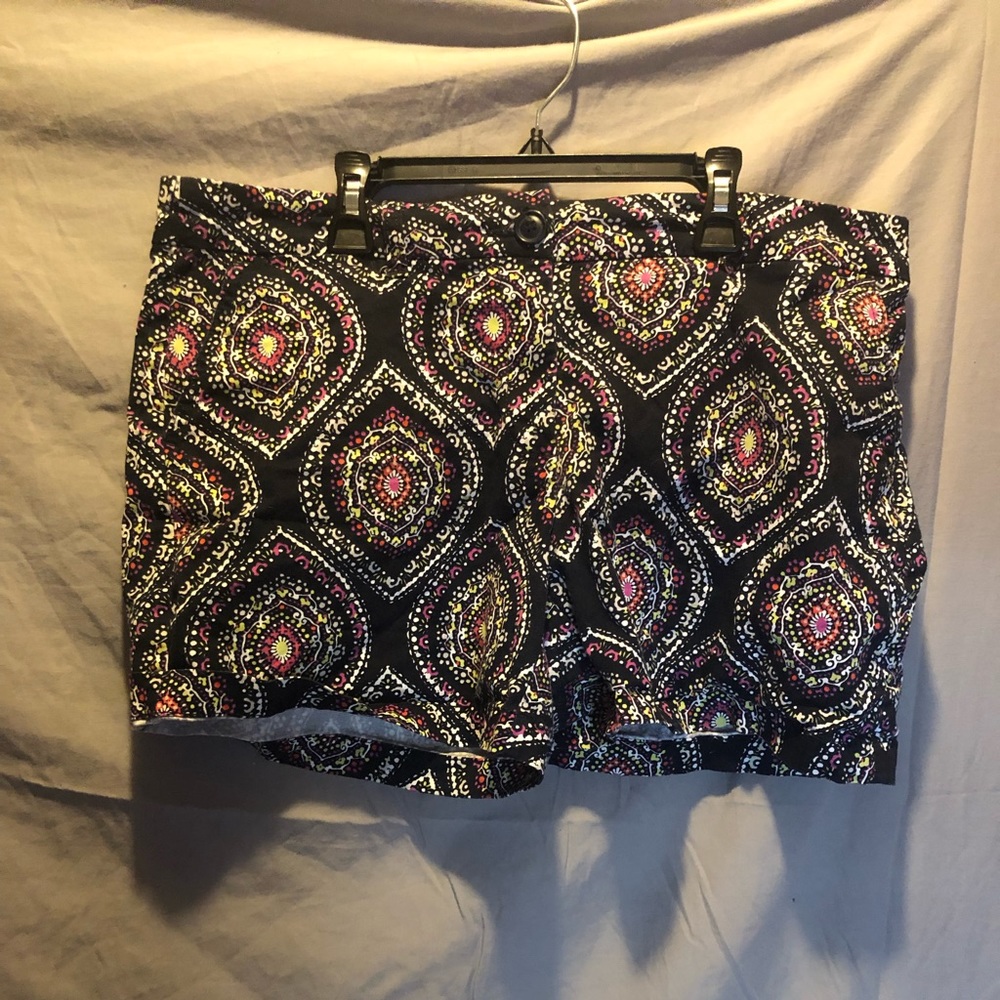 🤭BEAUTIFUL FUN🤩 print shorts size 12 you’ll definitely stand out